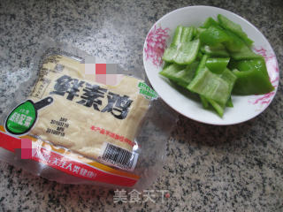 青椒炒鲜素鸡的做法步骤：1