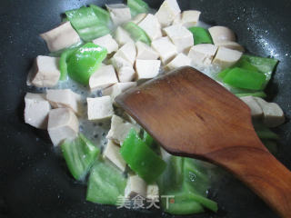 青椒炒鲜素鸡的做法步骤：5