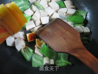 青椒炒鲜素鸡的做法步骤：6