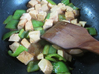 青椒炒鲜素鸡的做法步骤：8