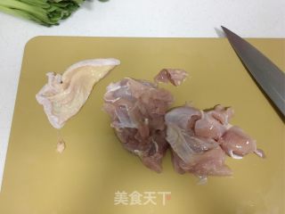 超简单美味迷迭香烤鸡腿的做法步骤：1