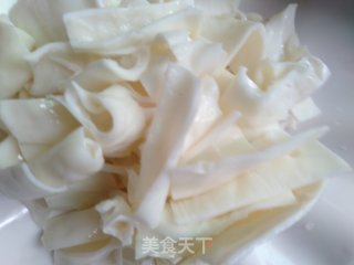 彩椒爆黄喉的做法步骤：3