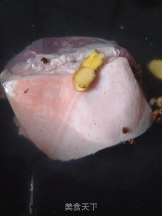 五花肉炖干笋的做法步骤：3