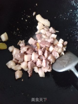 五花肉炖干笋的做法步骤：5