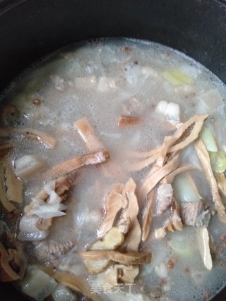 五花肉炖干笋的做法步骤：8