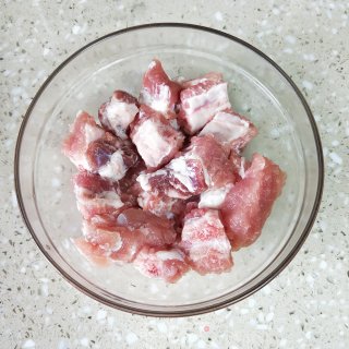 排骨炖腐竹的做法步骤：1