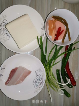 香煎酸菜豆腐的做法步骤：1