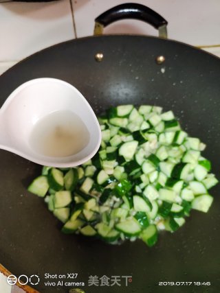 素炒黄瓜丁的做法步骤：4