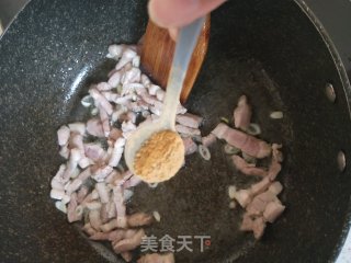 豇豆土豆条烧五花肉的做法步骤：3