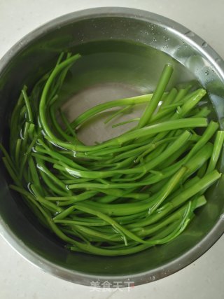 辣椒炒菜梗的做法步骤：3