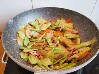 西兰花菜梗炒肉片的做法步骤：6