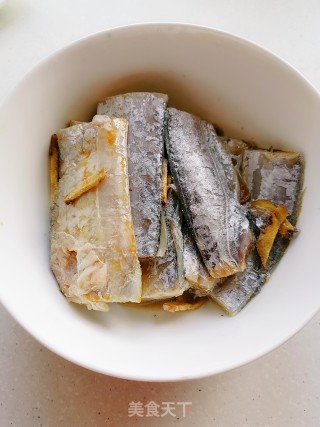 红烧带鱼的做法步骤：2