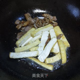 花生芽炒豆干的做法步骤：5