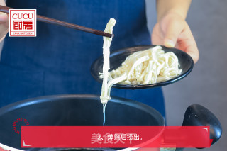 金针菇拌鸡丝的做法步骤：3