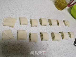 花样主食——香葱花卷的做法步骤：8