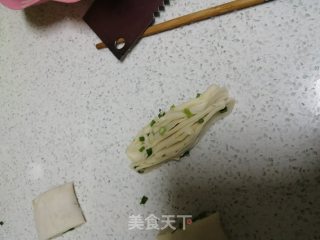 花样主食——香葱花卷的做法步骤：10