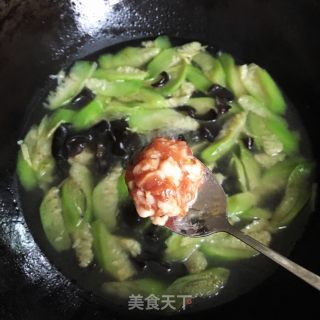 木耳丝瓜丸子汤的做法步骤：8