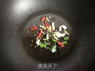 胡萝卜青椒炒腐竹的做法步骤：4