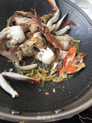 葱姜炒海蟹的做法步骤：12