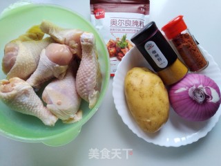 土豆洋葱烤鸡腿的做法步骤：1