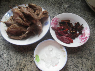 香卤鹌鹑的做法步骤：1