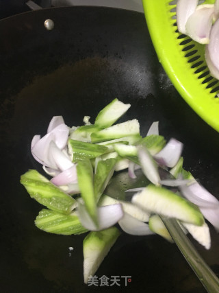 蒜蓉炒丝瓜的做法步骤：4