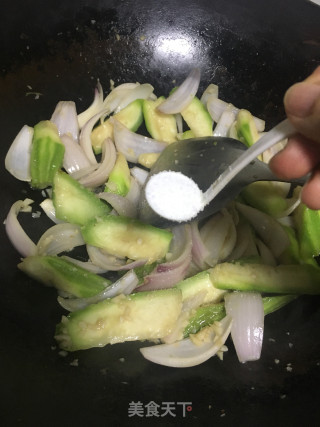 蒜蓉炒丝瓜的做法步骤：6