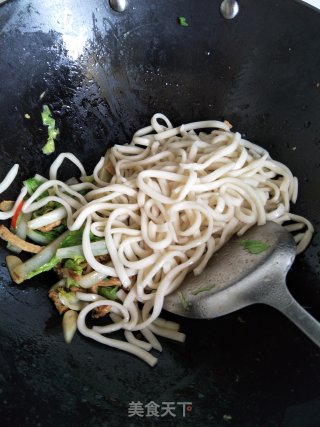 白菜肉丝炒面的做法步骤：9