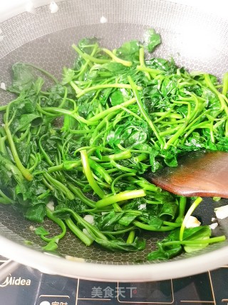 炒空心菜叶的做法步骤：7