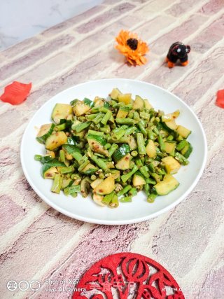 黄瓜丁炒豆角的做法步骤：6