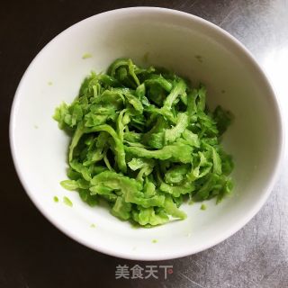 剁椒拌苦瓜的做法步骤：1