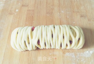 蔓越莓花样面包的做法步骤：12