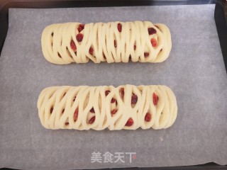 蔓越莓花样面包的做法步骤：13