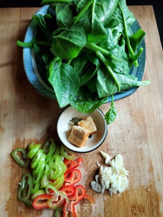 椒丝腐乳炒木耳菜的做法步骤：1