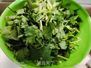 芹菜炒虾仁的做法步骤：2