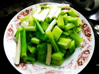 家常黄瓜肉丁的做法步骤：3