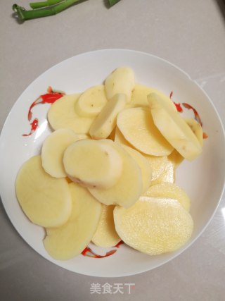 干锅土豆片的做法步骤：2