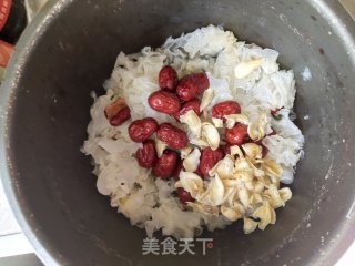 百合银耳汤的做法步骤：3