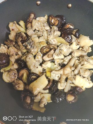 香菇啤酒鸡的做法步骤：3