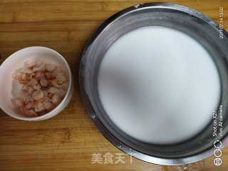鲜虾肠粉的做法步骤：1