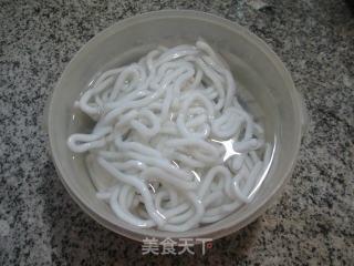 鸭蛋小白菜煮土豆粉条的做法步骤：2