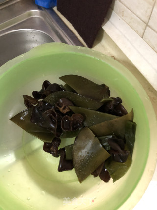 海带辣酱烧鸭的做法步骤：3