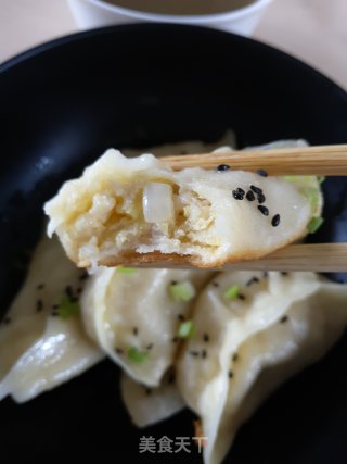 白菜肉水煎饺的做法步骤：10