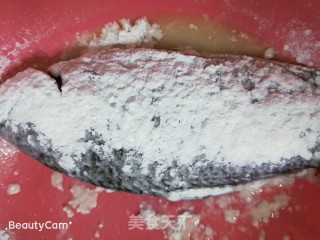红烧鲫鱼的做法步骤：2