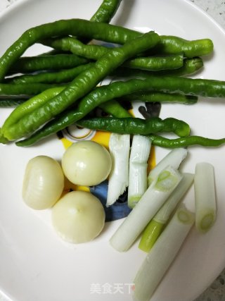 红烧鲫鱼的做法步骤：3
