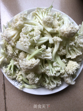 五花肉炒花菜的做法步骤：1