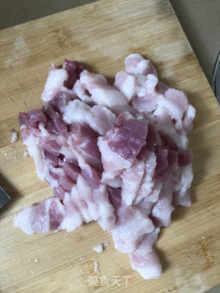 五花肉炒花菜的做法步骤：2