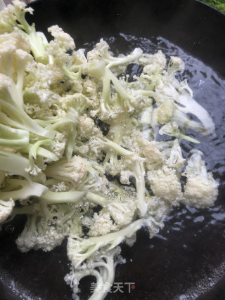 五花肉炒花菜的做法步骤：3