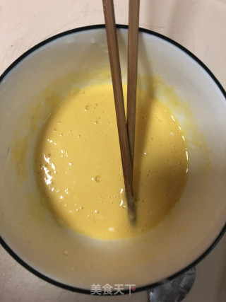 鸡蛋饼的做法步骤：2