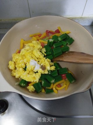 彩椒炒秋葵的做法步骤：9